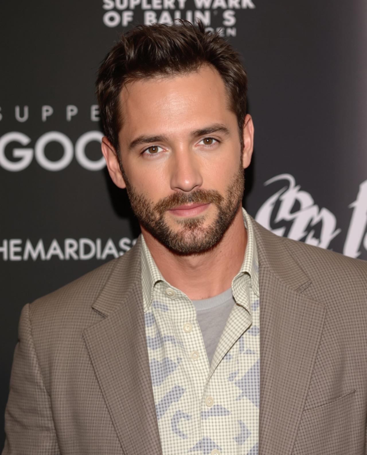 某男星疑似整容失败，近期公开亮相引发热议